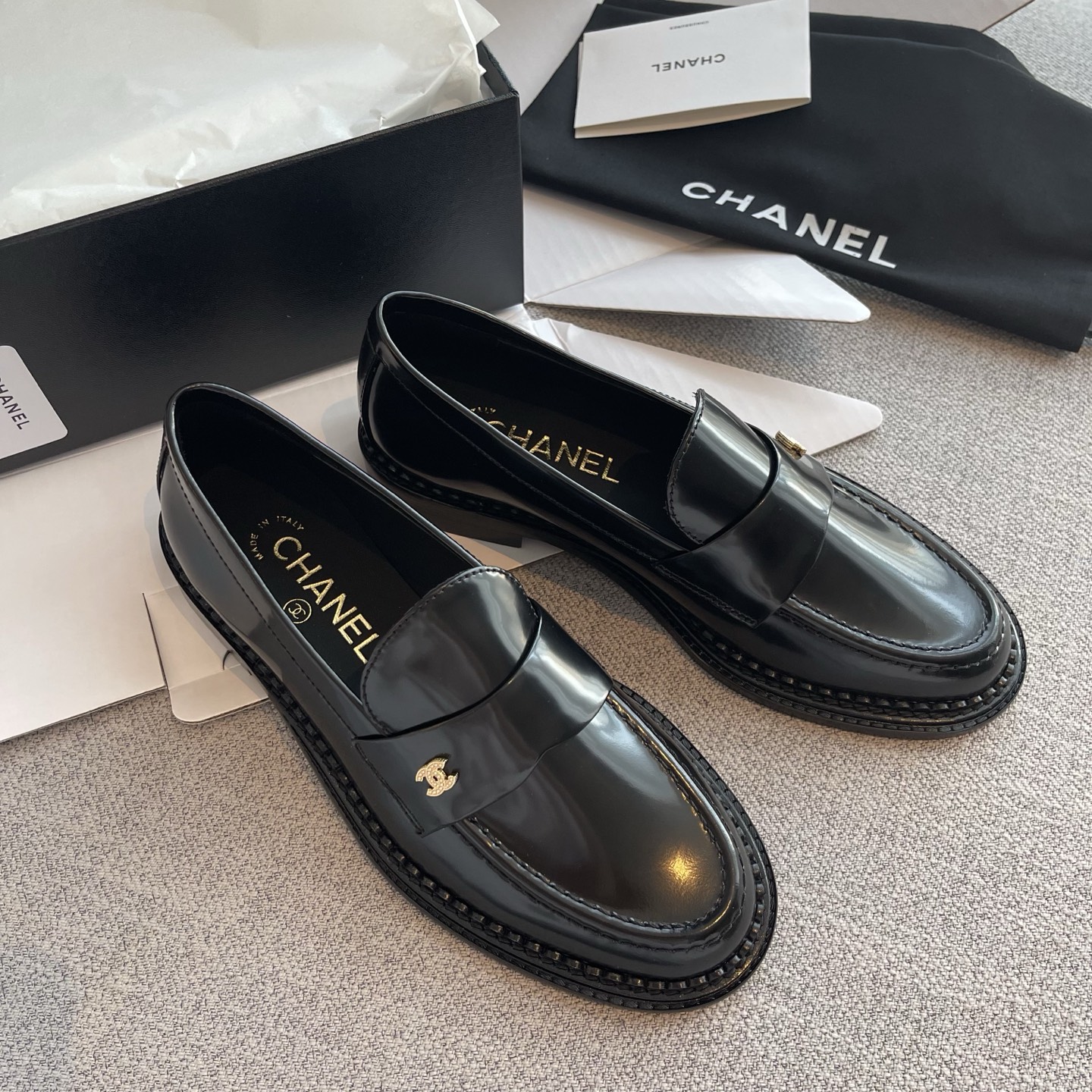 샤* 26C CC 로고 로퍼