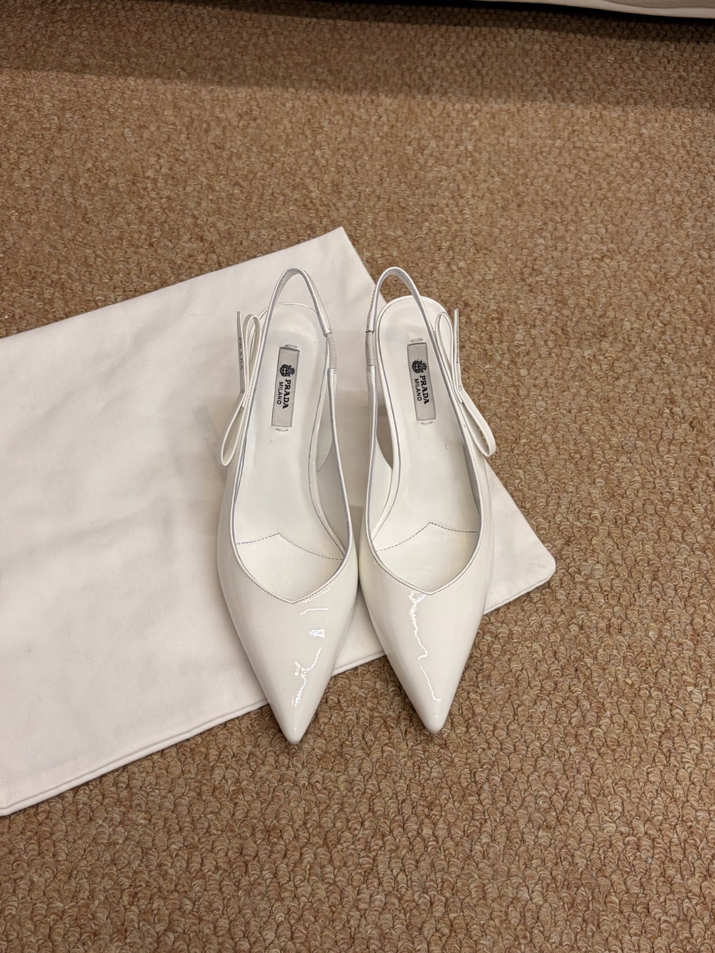 프라다 26WF 신상 슬링 백