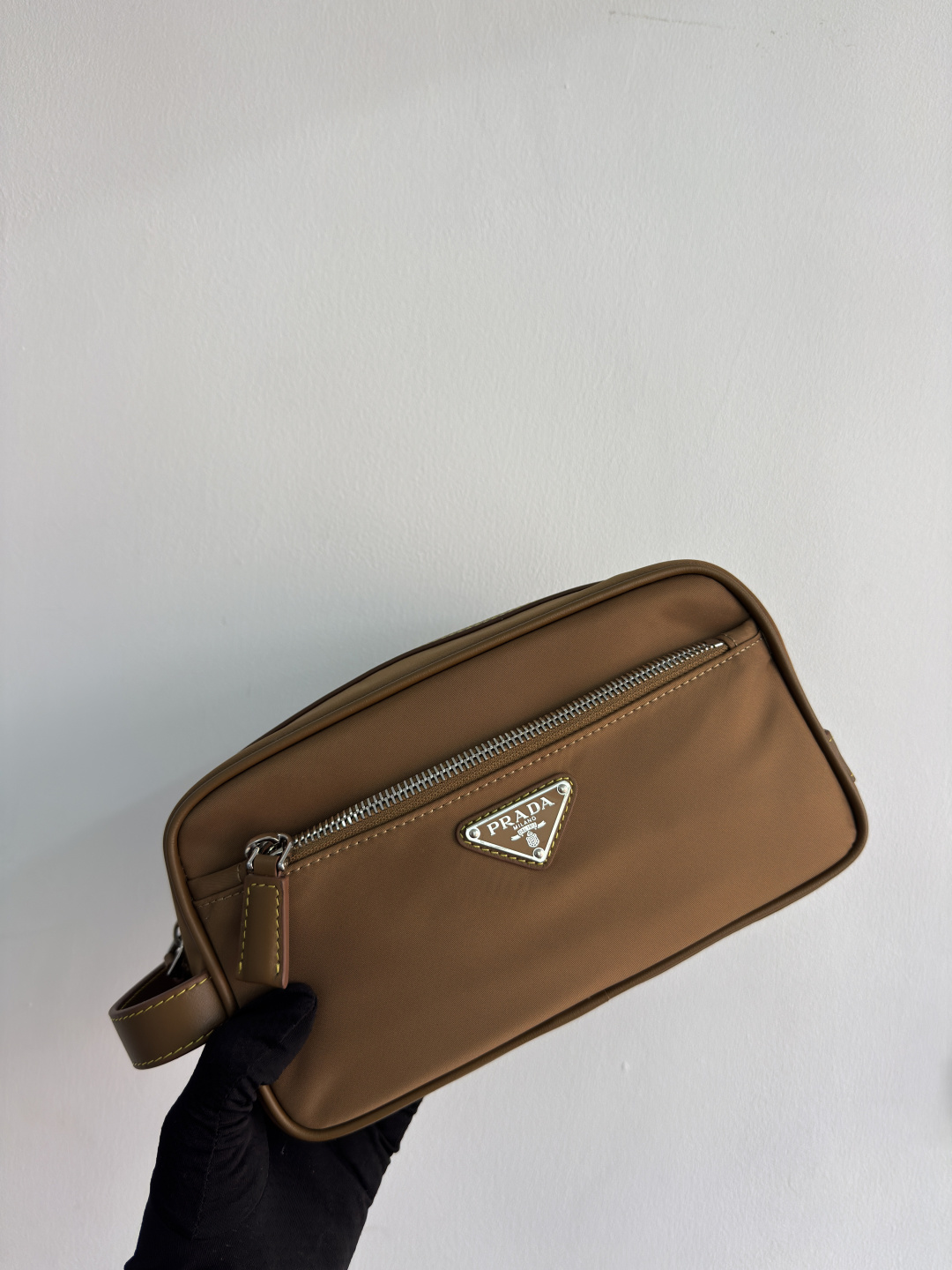 프라다 나일론 트래블 파우치 2NA819  22x12.5x11 cm