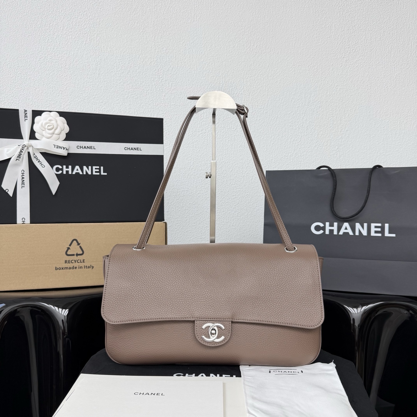 26S CF Maxi Flap Bag 33cm