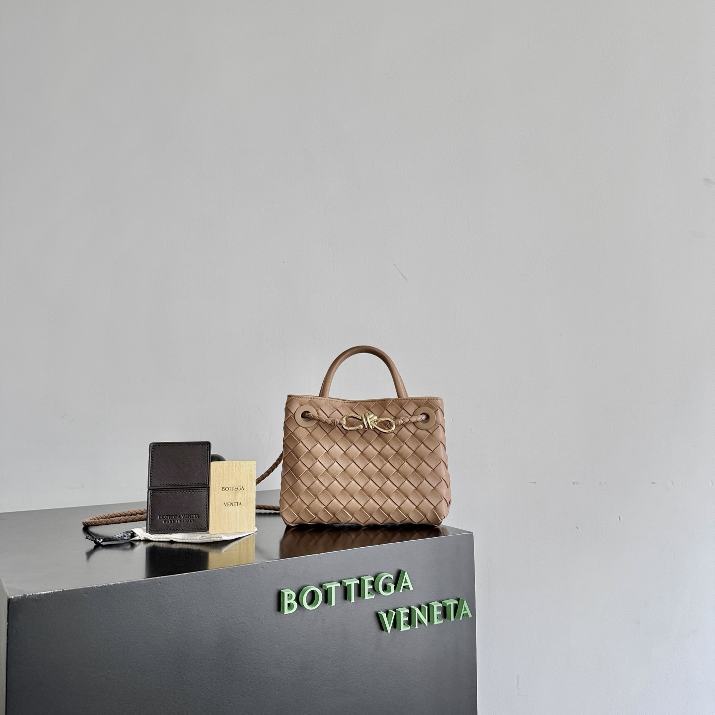 보테가베네타  미니 안디아모 874957 20*15*9cm