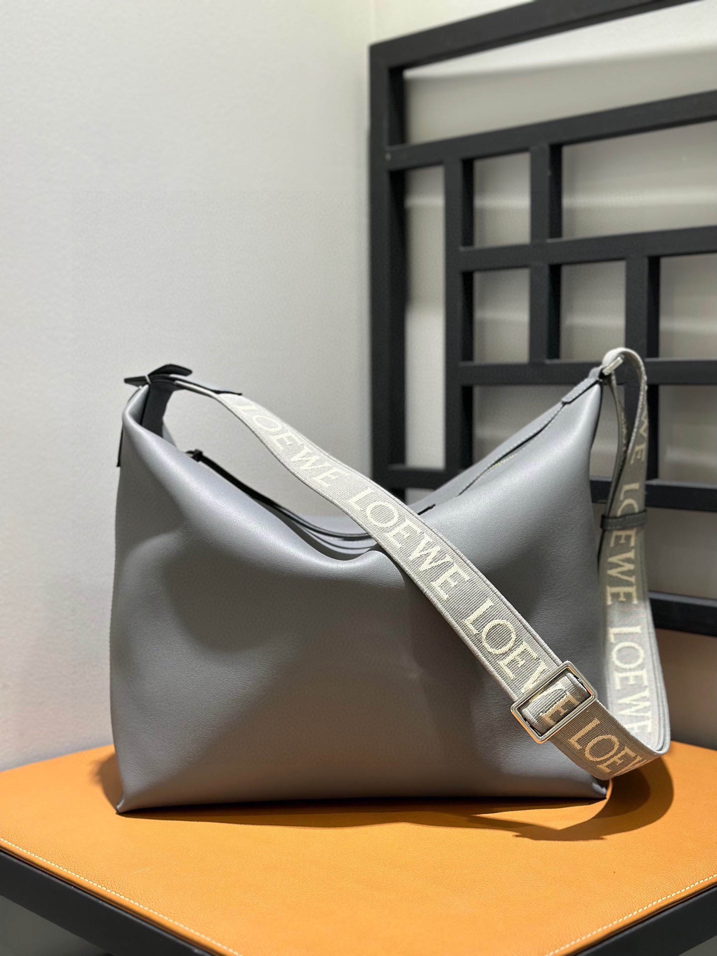 로에베 Cubi 숄더 백  44*30*18cm
