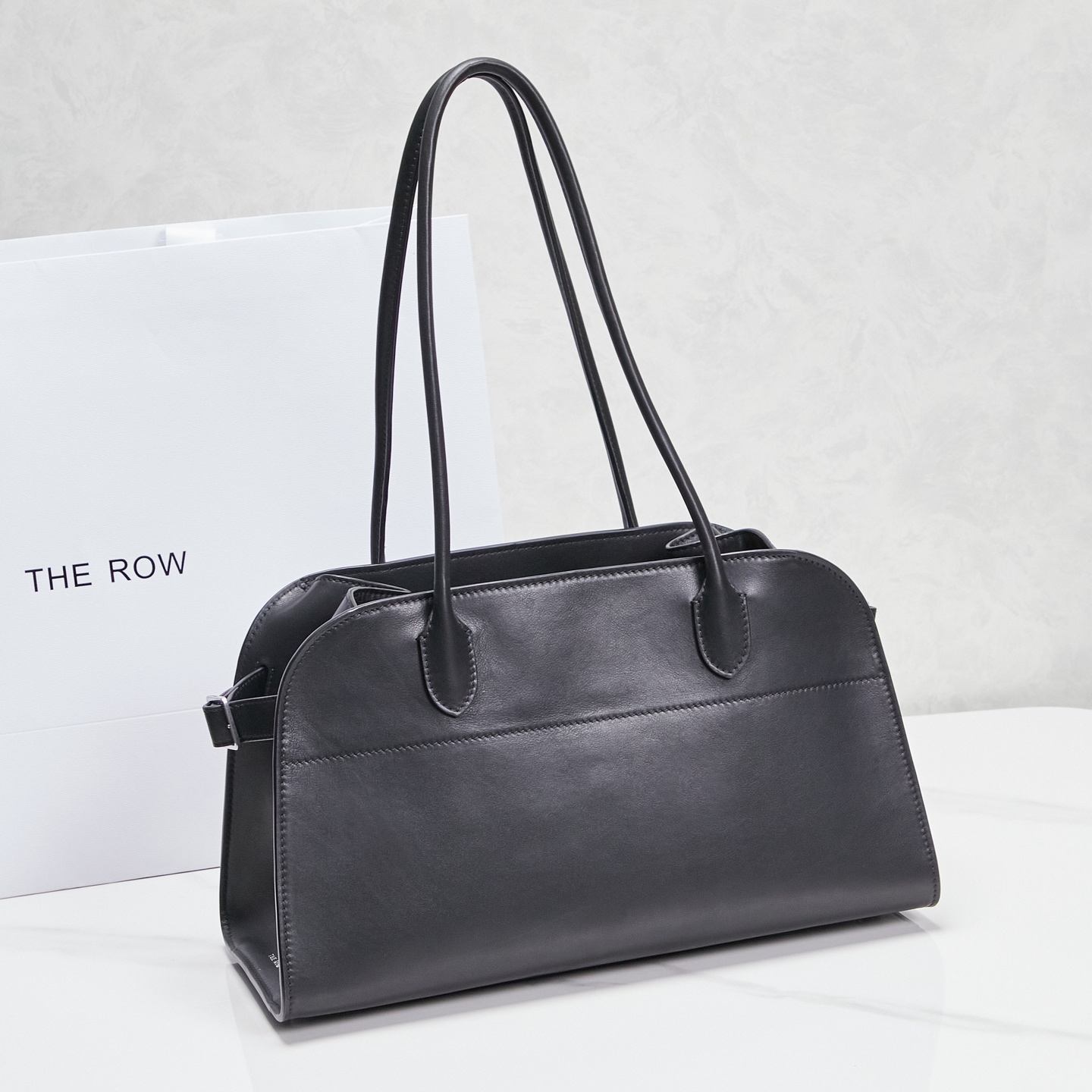 THE  ROW Margaux EW Shoulder 12  가죽 백  38x18x23cm