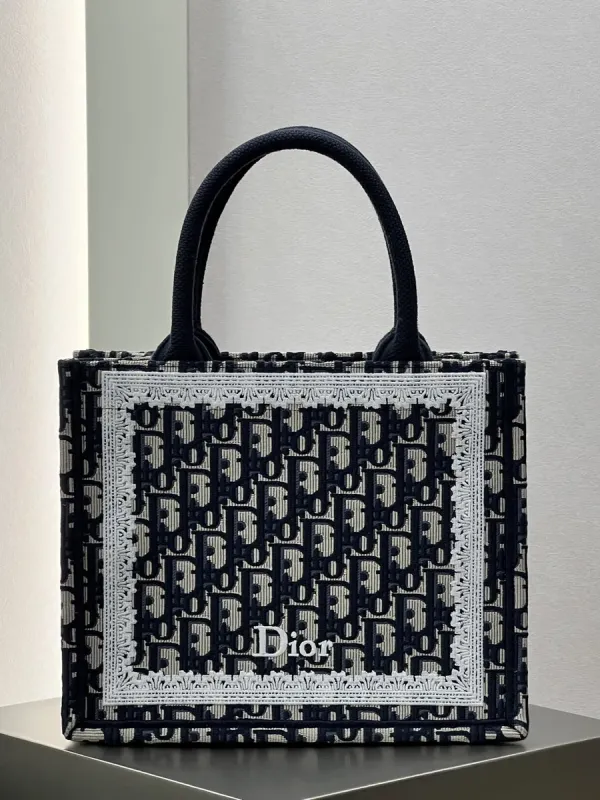 디올 북 토트 스트랩 백 스몰 M1404PEHT 26.5 x 22 x 14cm